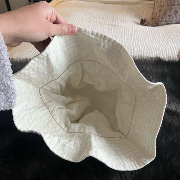 Blue floral reversible bucket hat - Picture 6 of 10